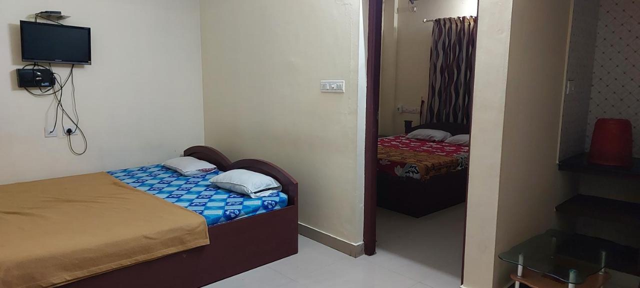 Guruvayur Adithya Exterior photo