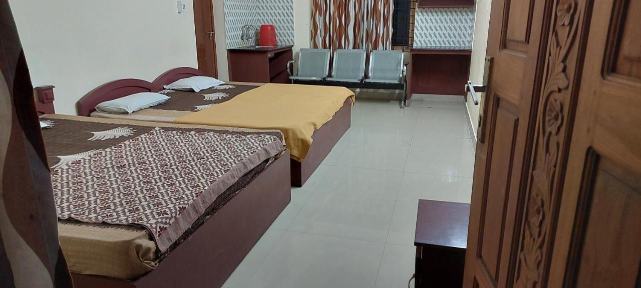 Guruvayur Adithya Exterior photo